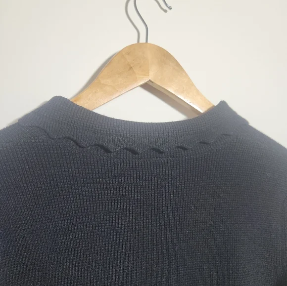 Tahari Black Cropped Textured Knit Cardigan Scalloped Collar Gold Buttons XS - Picture 7 of 7